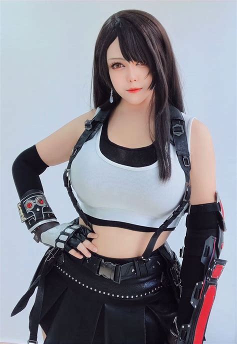 tifa lockhart wall gifdoozer|Tifa Lockhart (Gifdoozer) : r/TifaLockhartNSFW